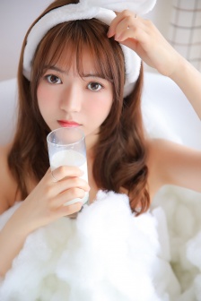 邻居人妻不戴乳罩真的很危险